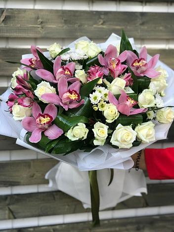 Букет цветов из: Розы и Хризантемы в Вуктыле