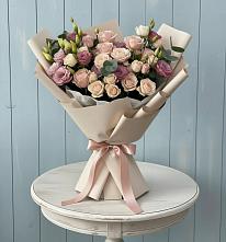 Букет цветов из:  Розы и Лизиантусы в Вуктыле