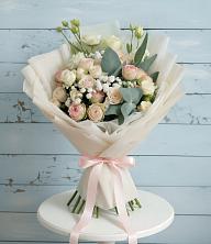 Букет цветов из:  Розы и Лизиантусы в Вуктыле