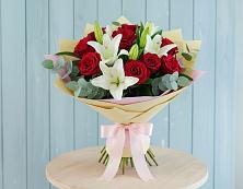 Букет цветов из:  Лилии и Розы в Вуктыле