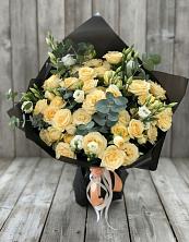 Букет цветов из:  Розы и Лизиантусы в Вуктыле