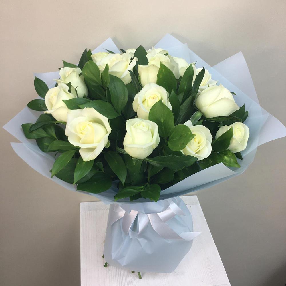 Букет 15 Белых роз Проуд в Вуктыле