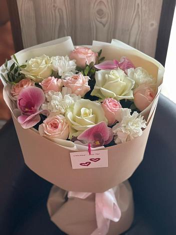 Букет цветов из: Орхидеи, Розы и Гвоздики в Вуктыле