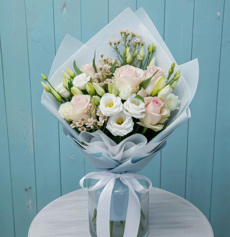 Букет цветов из: Розы и Лизиантусы в Вуктыле