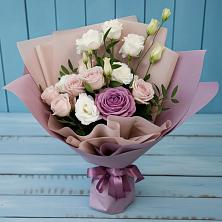 Букет цветов из:  Розы и Лизиантусы в Вуктыле