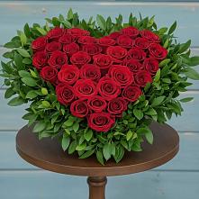 Цветочная композиция из Розы в виде сердца в Вуктыле