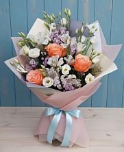 Букет цветов из:  Лизиантусы, Розы, Альстромерии и Гипсофила в Вуктыле