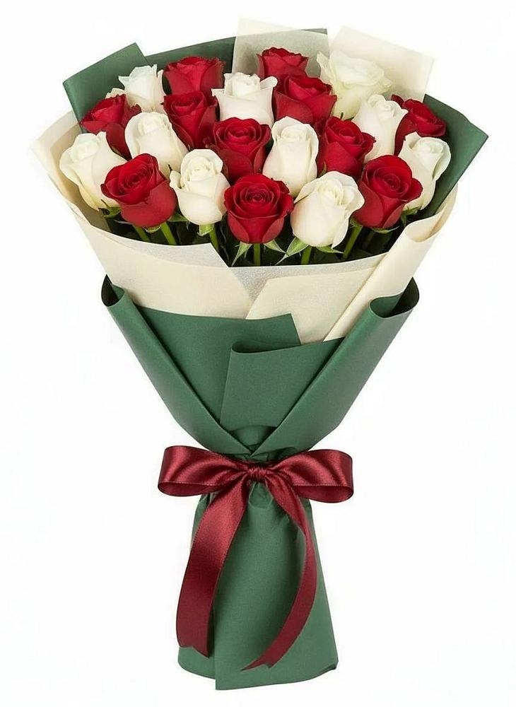 Букет Микс из красных и белых роз в Вуктыле