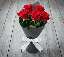 Букет 5 Красных роз Эдлесс Лав в Вуктыле