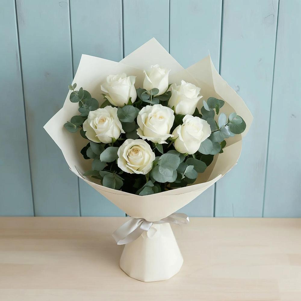 Букет Белые розы в Эвкалипте в Вуктыле