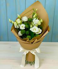 Букет цветов из:  Хризантемы и Лизиантусы в Вуктыле