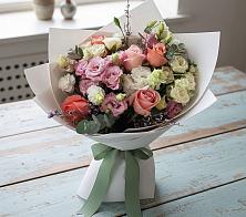 Букет цветов из:  Розы, Лизиантусы и Гвоздики в Вуктыле