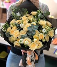 Букет цветов из:  Розы и Лизиантусы в Вуктыле