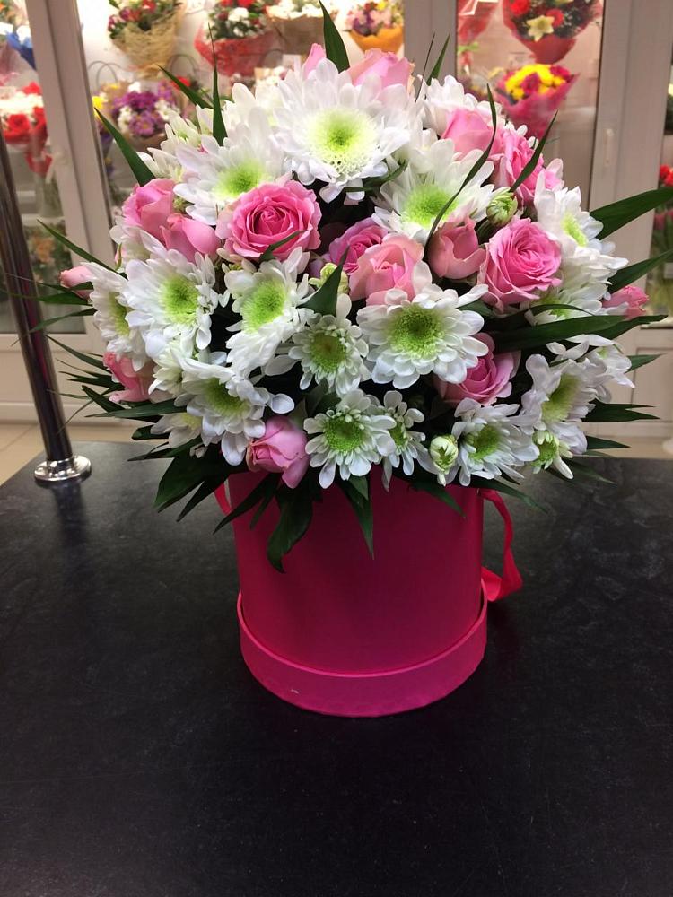 Цветочная композиция из Розы и Хризантемы в шляпной коробке в Вуктыле