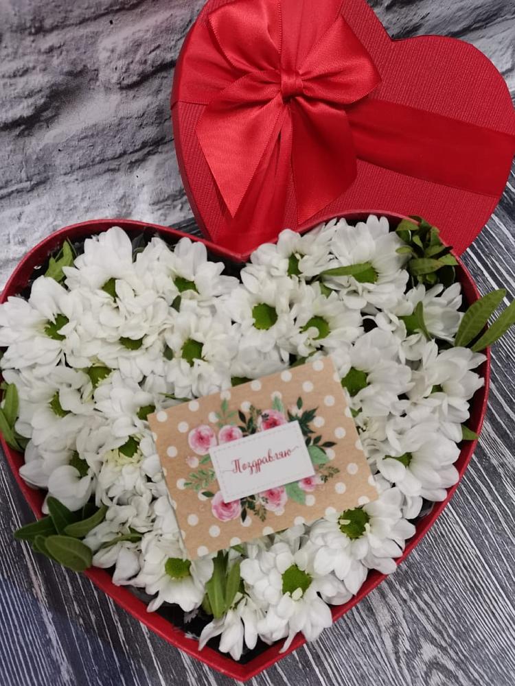 Цветочная композиция из Хризантемы в виде сердца в Вуктыле