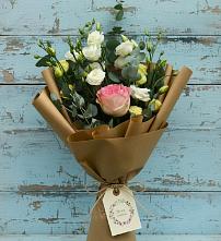 Букет цветов из:  Розы и Лизиантусы в Вуктыле