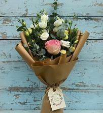 Букет цветов из:  Розы и Лизиантусы в Вуктыле