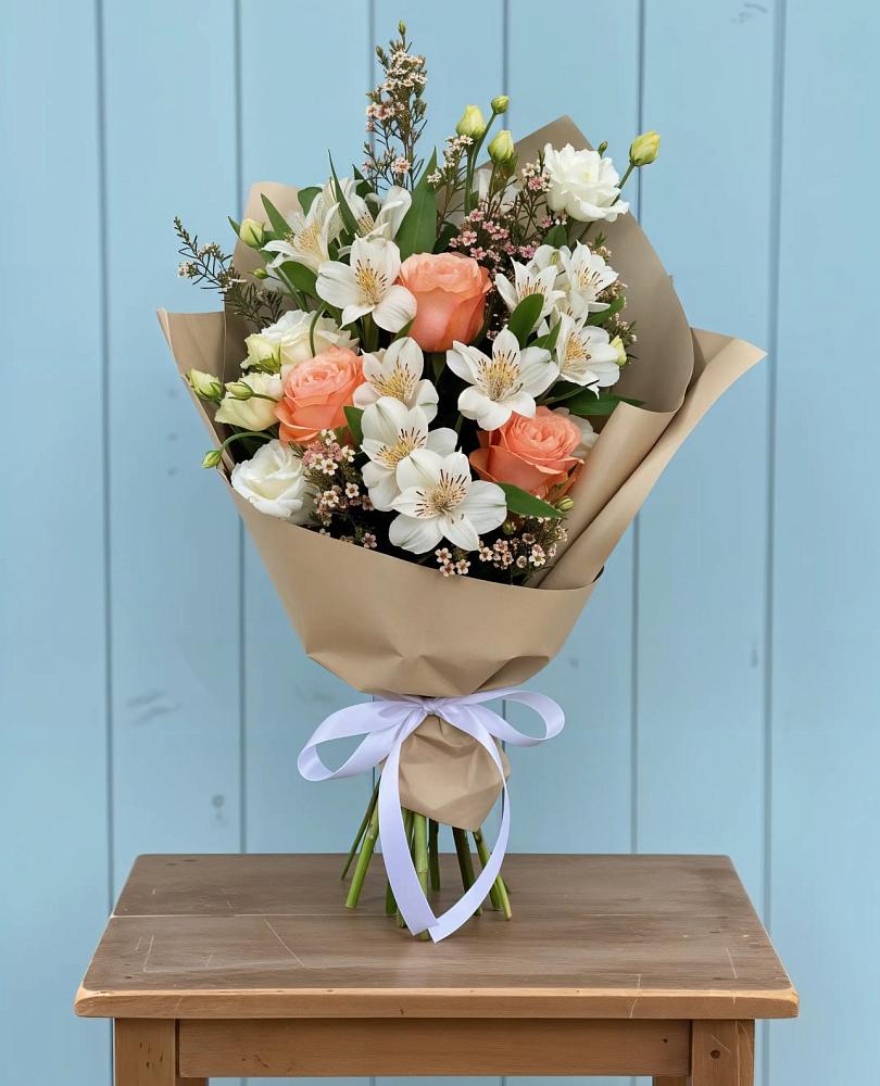 Букет цветов из: Альстромерии, Лизиантусы, Розы и Хризантемы в Вуктыле