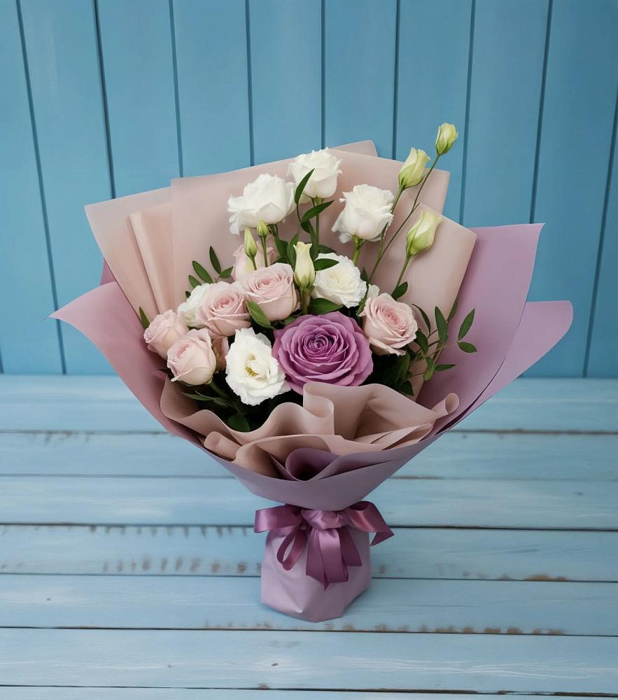 Букет цветов из: Розы и Лизиантусы в Вуктыле